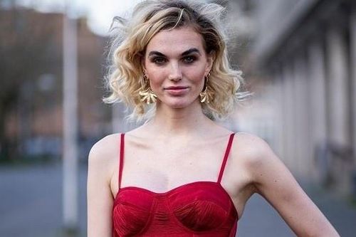 Hoa hậu Chuyển giới Quốc tế 2023 phản ứng với fan Việt