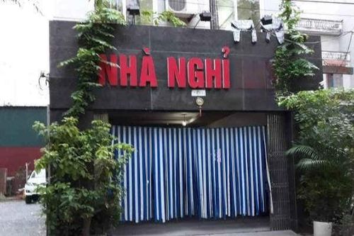Sau tiếng thét thất thanh, phát hiện cô gái trẻ tử vong trong nhà nghỉ