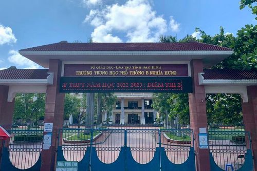Động viên, chia sẻ nỗi đau với thí sinh mất mẹ vì tai nạn giao thông