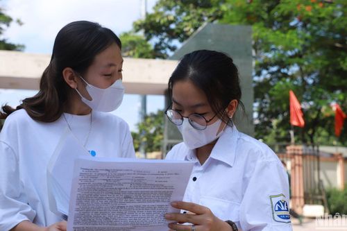 Thí sinh 'thở phào' với đề thi môn Tiếng Anh