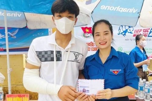 Quảng Bình: Hai thí sinh bị đình chỉ do mang điện thoại vào phòng thi