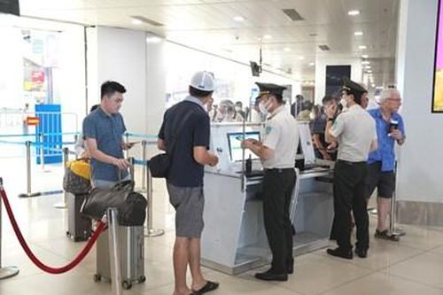 Sau kỳ thi tốt nghiệp THPT, lượng khách qua cảng hàng không dự báo tăng cao