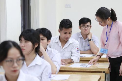 Thí sinh bước vào ngày thi quyết định để xét tuyển đại học