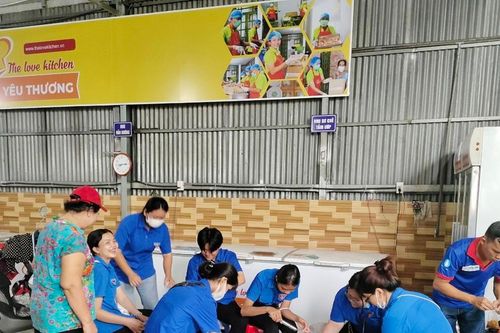 Hàng ngàn suất ăn miễn phí phục vụ thí sinh ĐBSCL