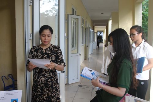 Hà Nội bù giờ cho thí sinh nộp bài sớm do lỗi của Trưởng điểm thi