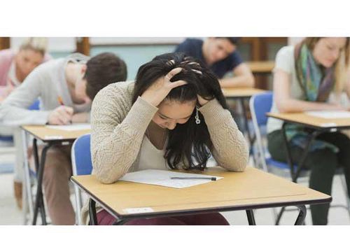 Ứng phó với sự căng thẳng trong phòng thi bằng cách nào?