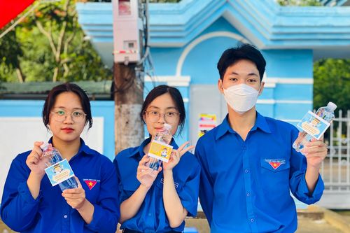 Những hình ảnh ý nghĩa trong kỳ thi tốt nghiệp THPT nơi phố núi