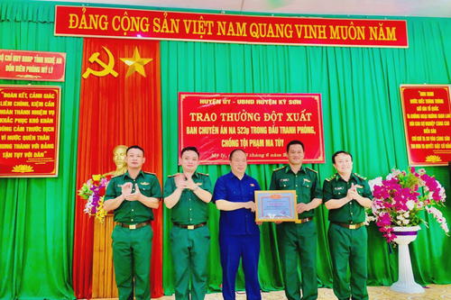 Nghệ An: Trao thưởng thành tích đấu tranh phòng, chống ma túy