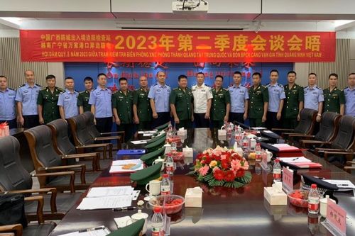 Đồn Biên phòng cửa khẩu cảng Vạn Gia hội đàm với Trạm kiểm tra Biên phòng xuất, nhập cảnh Phòng Thành Cảng