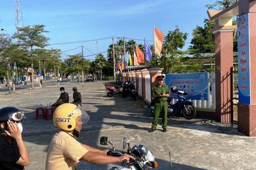 Lỡ kỳ thi tốt nghiệp vì... ngủ quên, nhập viện, sinh con