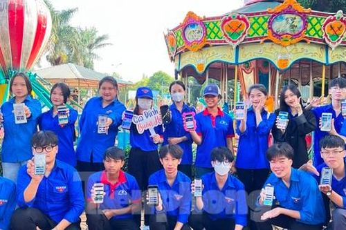 Tuổi trẻ Đắk Lắk thi tìm hiểu Nghị quyết Đại hội Đoàn toàn quốc trong lúc chờ thí sinh thi