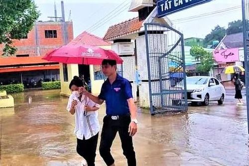 Hình ảnh tình nguyện mùa thi ở Đắk Nông để lại ấn tượng đẹp