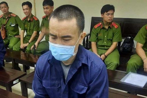 Cho rằng bị chế diễu, xách dao chém chết hàng xóm