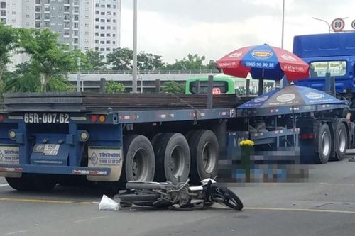 Người phụ nữ tử vong sau va chạm giao thông, lọt vào gầm xe container