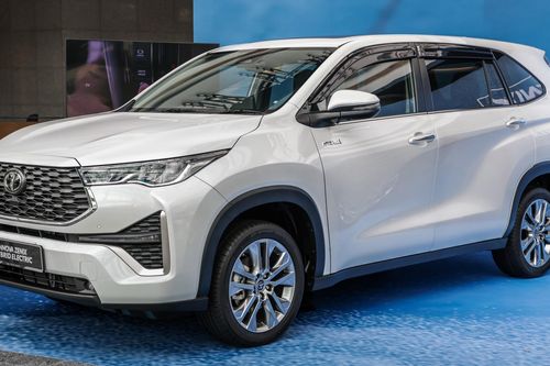 Toyota Innova dáng SUV ra mắt tại Malaysia với giá đắt đỏ