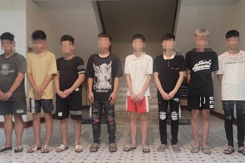 Nhóm thiếu niên mang hung khí đi đánh nhau gặp ngay cảnh sát hình sự