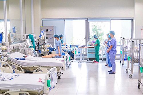 Dùng dao lam chữa bệnh, bé 10 tuổi tử vong thương tâm