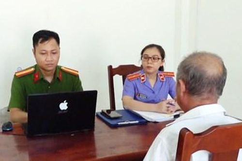 Bắt tạm giam đối tượng lợi dụng quyền tự do, xâm phạm lợi ích của tổ chức, cá nhân.