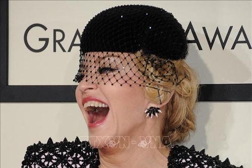 Madonna hoãn chuyến lưu diễn kỷ niệm 40 năm sự nghiệp do vấn đề sức khỏe
