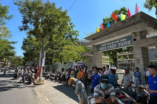 Đà Nẵng: 3 thí sinh bị tai nạn, 1 thí sinh được cán bộ giúp ghi bài