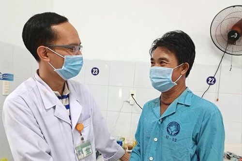 Cứu sống nạn nhân bị mảnh sắt xuyên thấu từ cổ vào phổi