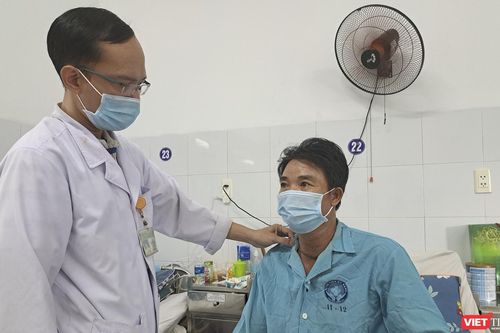 Cứu sống bệnh nhân bị mảnh sắt bắn xuyên thấu từ cổ vào phổi vô cùng nguy kịch