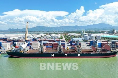 Cảng Chu Lai đón tàu lớn và nâng cao hiệu suất khai thác hàng rời