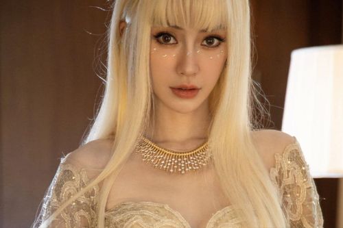 Angelababy bất ngờ bị Dương Mịch, Trần Đô Linh 'át vía' trên thảm đỏ
