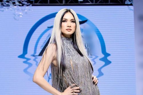 Siêu mẫu Anh Thư gây tranh cãi với màn catwalk đơ cứng, 'đệ nhất vedette thập niên 2000' nay còn đâu!