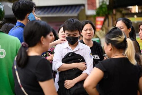 Sự thật vụ nam sinh 'mồ côi mẹ, ngất xỉu trên đường đi thi Toán' ở Hà Nội