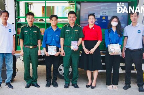 Nâng cao văn hóa đọc cho cán bộ, chiến sĩ và nhân dân khu vực biên giới biển