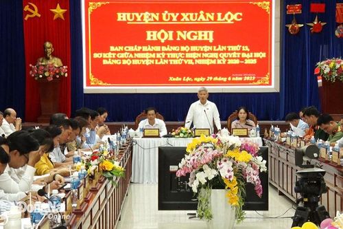 Hội nghị giữa nhiệm kỳ Ban chấp hành Đảng bộ huyện Xuân Lộc