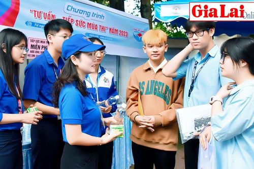 'Tiếp sức' sĩ tử mùa thi