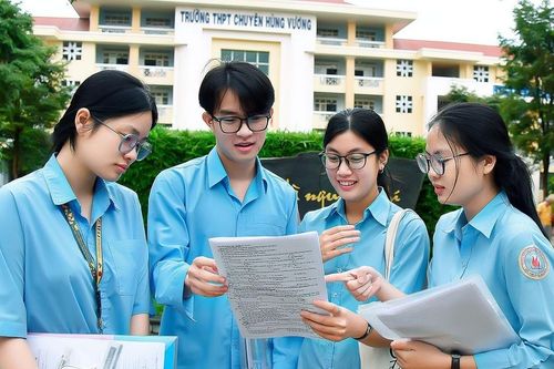Một số thí sinh hoàn thành sớm kỳ thi tốt nghiệp THPT năm 2023