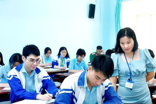 Chi tiết đề thi, đáp án các môn vật lý, hóa học, sinh học