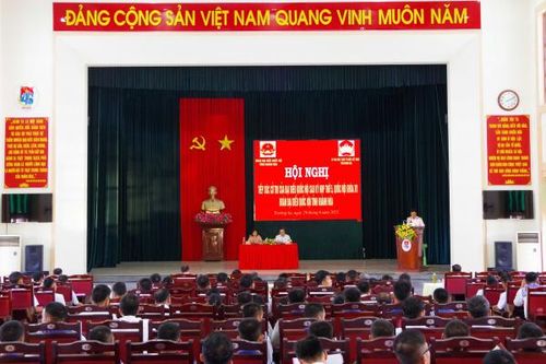 Đoàn Đại biểu Quốc hội tỉnh Khánh Hòa tiếp xúc cử tri huyện Trường Sa