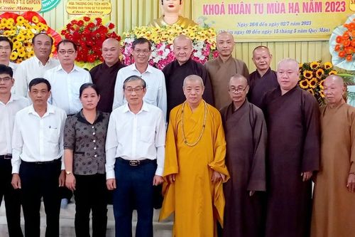 Trà Vinh: Lãnh đạo UBMTTQVN tỉnh đến thăm Tăng Ni khóa huân tu mùa hạ năm 2023