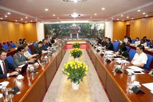 Thứ trưởng Bộ Tài chính Võ Thành Hưng làm việc với Đoàn công tác Điều khoản 4 của IMF