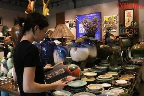 Gốm sứ Tân Thịnh và câu chuyện thành công từ kết hợp hiện đại với truyền thống