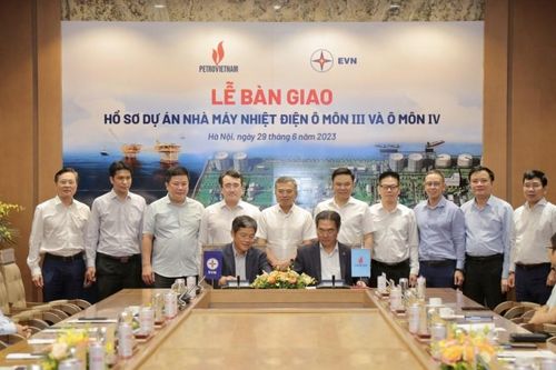 EVN bàn giao hồ sơ dự án nhiệt điện Ô Môn III và IV cho Petrovietnam