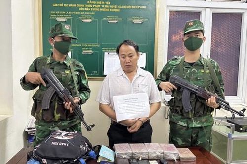 Bắt 2 vụ vận chuyển 16 bánh heroin