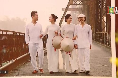 Lan tỏa niềm đam mê tà áo dài Việt