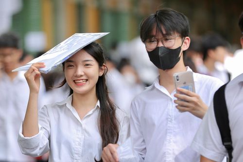 Bộ GD&ĐT nêu lý do không hủy kết quả thi tốt nghiệp THPT dù lộ đề Văn, Toán