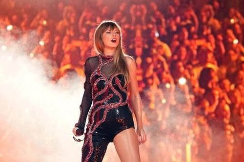 Fan Taylor Swift nhịn uống nước, đóng bỉm để 'sống sót' qua 3 tiếng concert