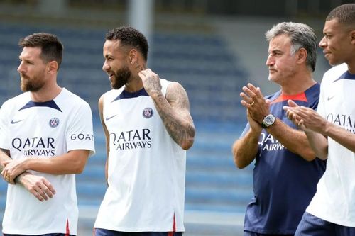 HLV của PSG bị bắt