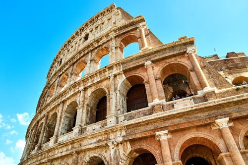 7 đấu trường nổi tiếng không ở Rome
