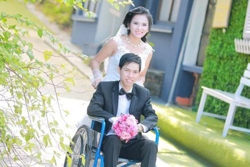Từ tình yêu online tới cuộc hôn nhân 10 năm của chàng trai ngồi xe lăn