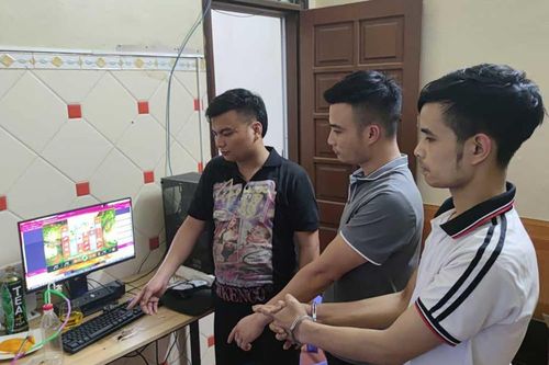Hà Đông: Bắt quả tang 3 đối tượng tổ chức sử dụng chất ma túy