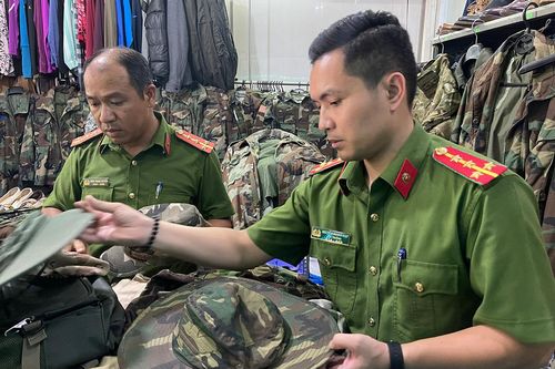 Huế: Thu giữ hàng trăm bộ quần áo rằn ri có tem nhãn của nước ngoài