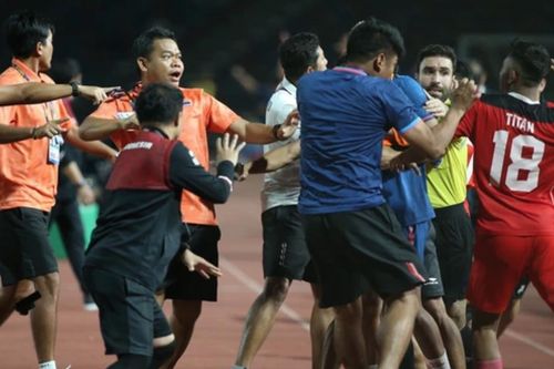 Tướng Thái Lan đòi sa thải Chủ tịch Liên đoàn bóng đá sau sự cố ẩu đả ở chung kết SEA Games 32